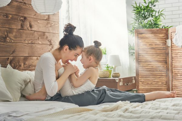 کیفیت تعامل به پیشرفت مهارت‌های زبانی کودکان کمک می‌کند